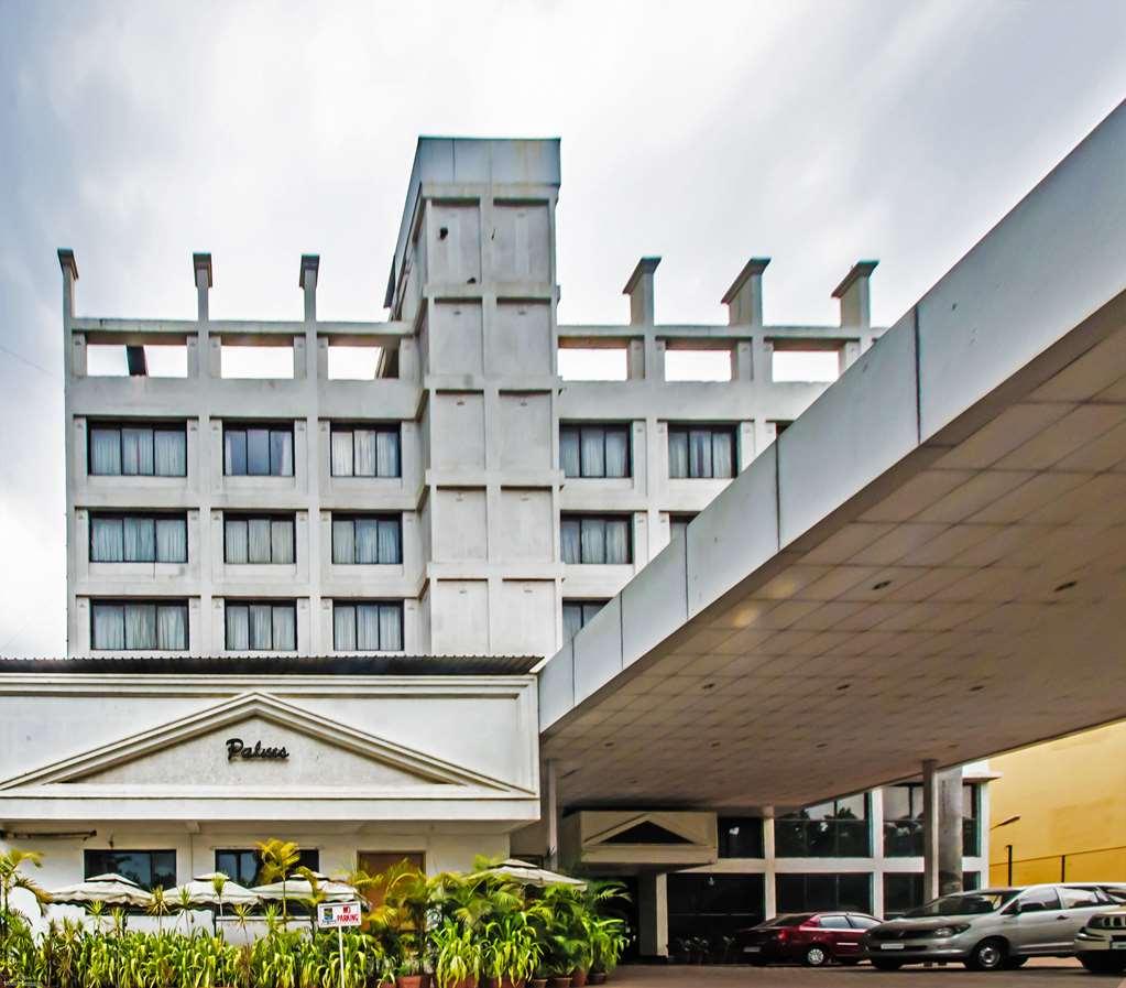 Quality Inn Regency, Nashik Bagian luar foto