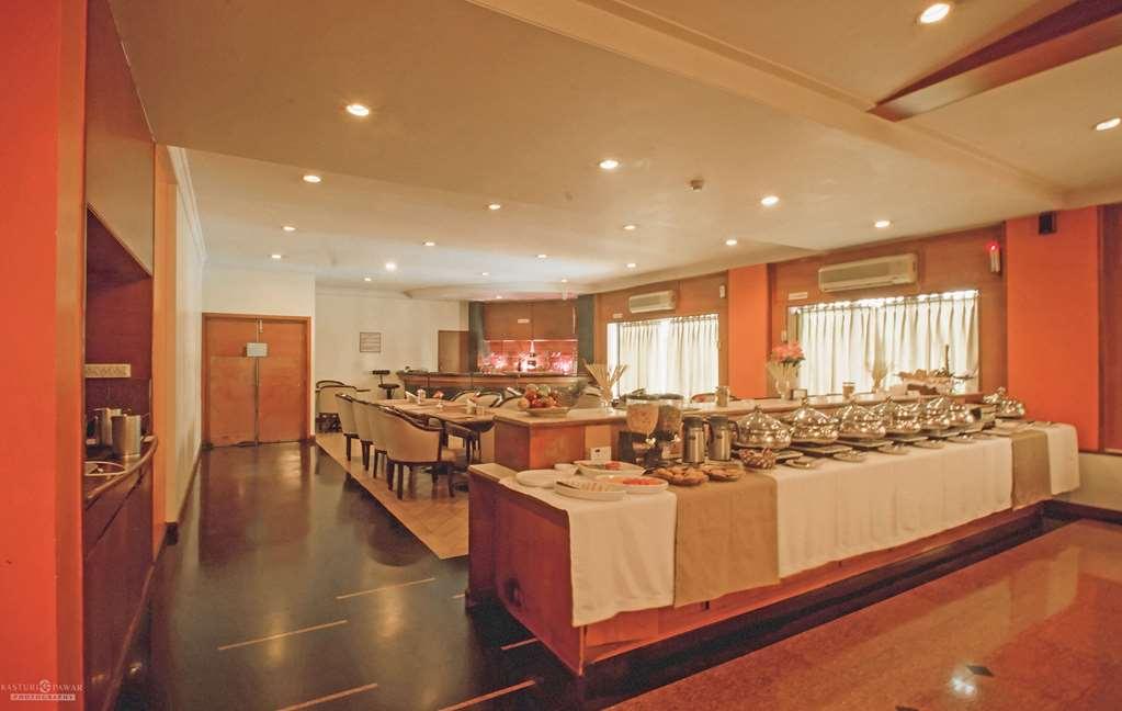 Quality Inn Regency, Nashik Restoran foto