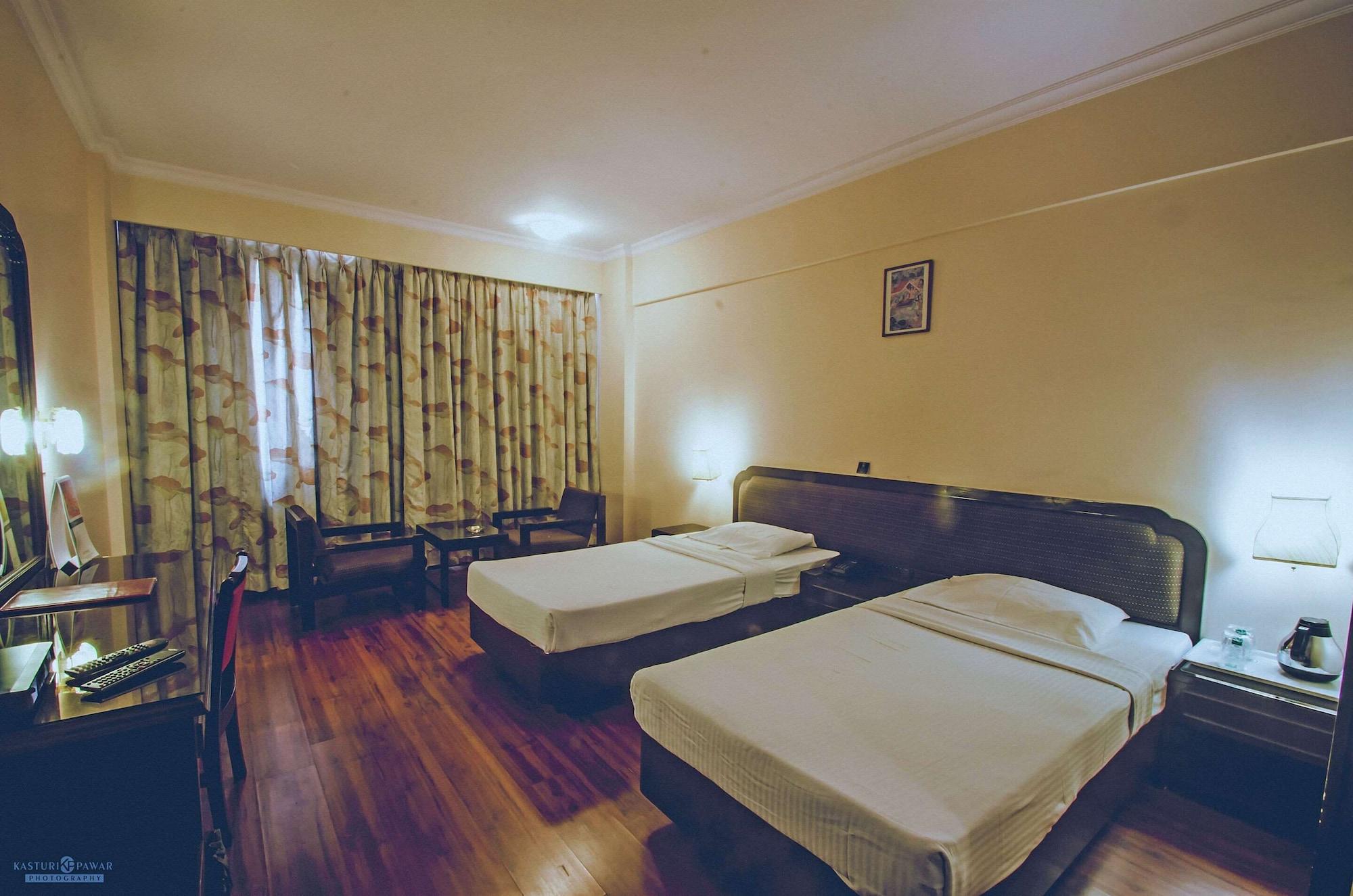 Quality Inn Regency, Nashik Bagian luar foto