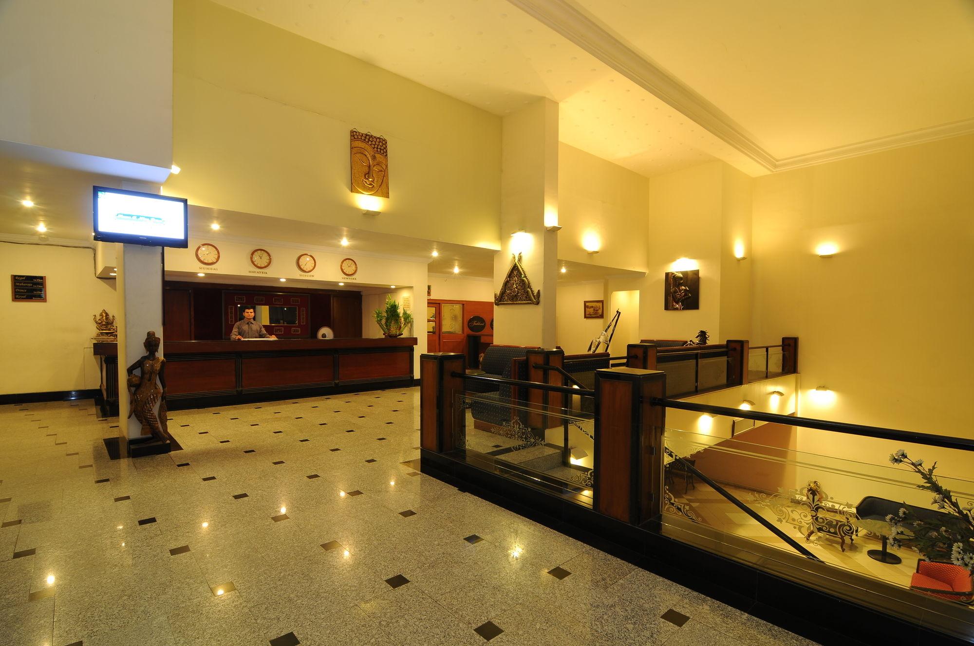 Quality Inn Regency, Nashik Bagian luar foto