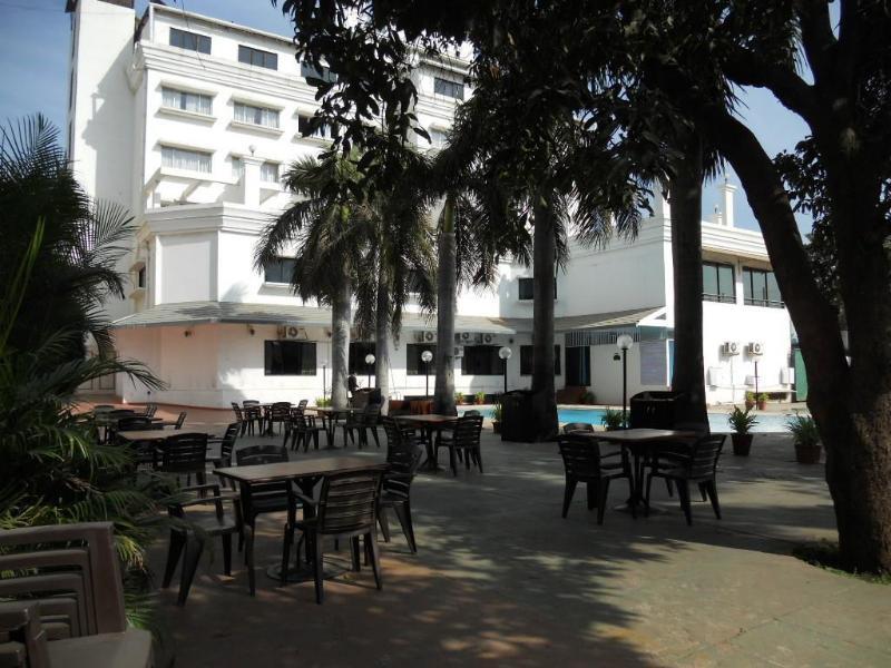Quality Inn Regency, Nashik Bagian luar foto