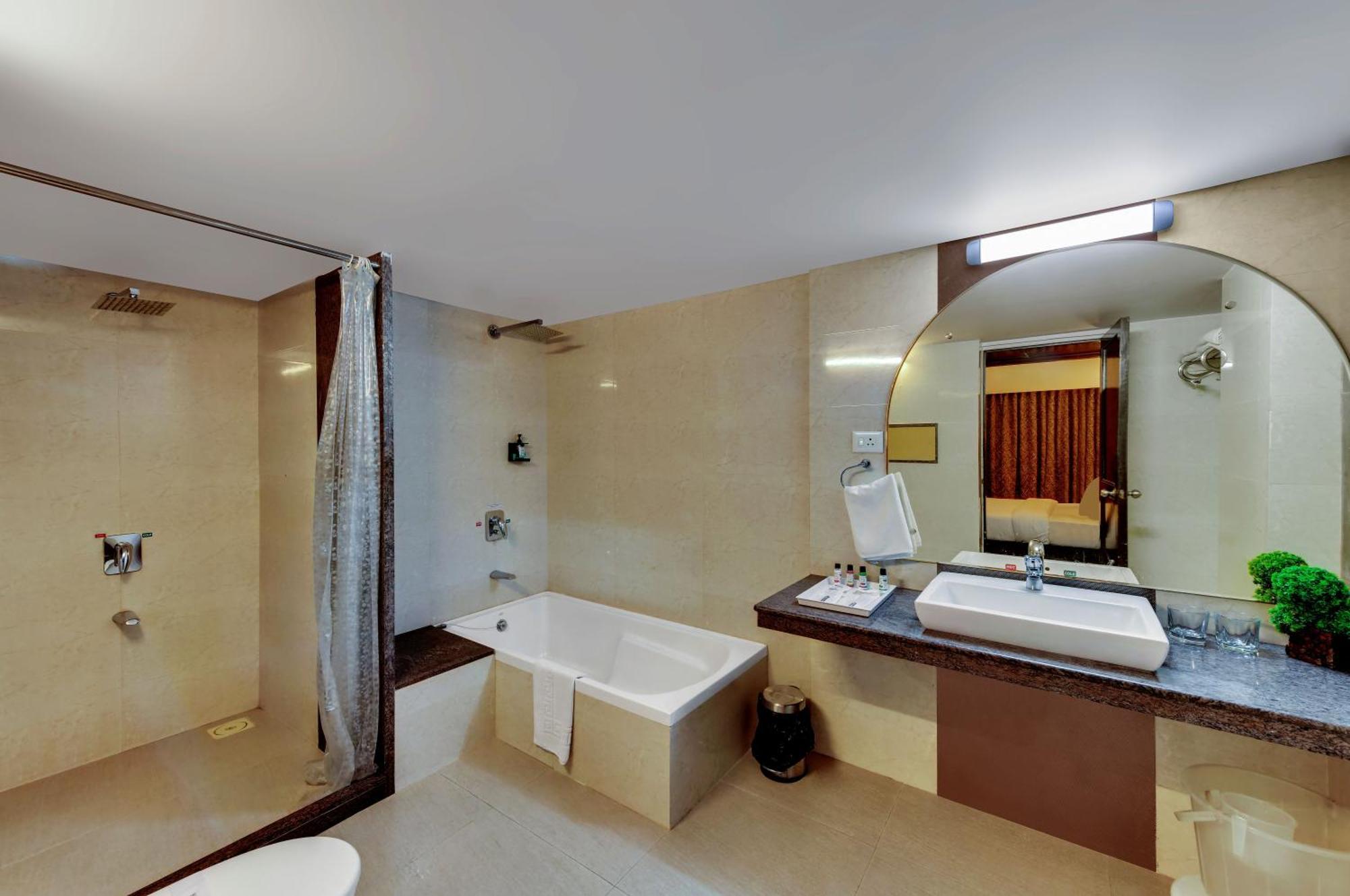 Quality Inn Regency, Nashik Bagian luar foto