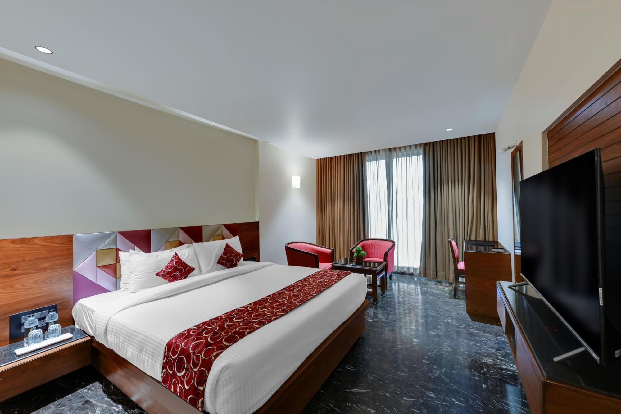 Quality Inn Regency, Nashik Bagian luar foto