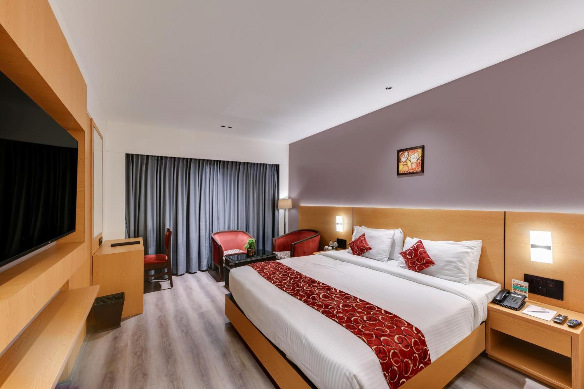 Quality Inn Regency, Nashik Bagian luar foto