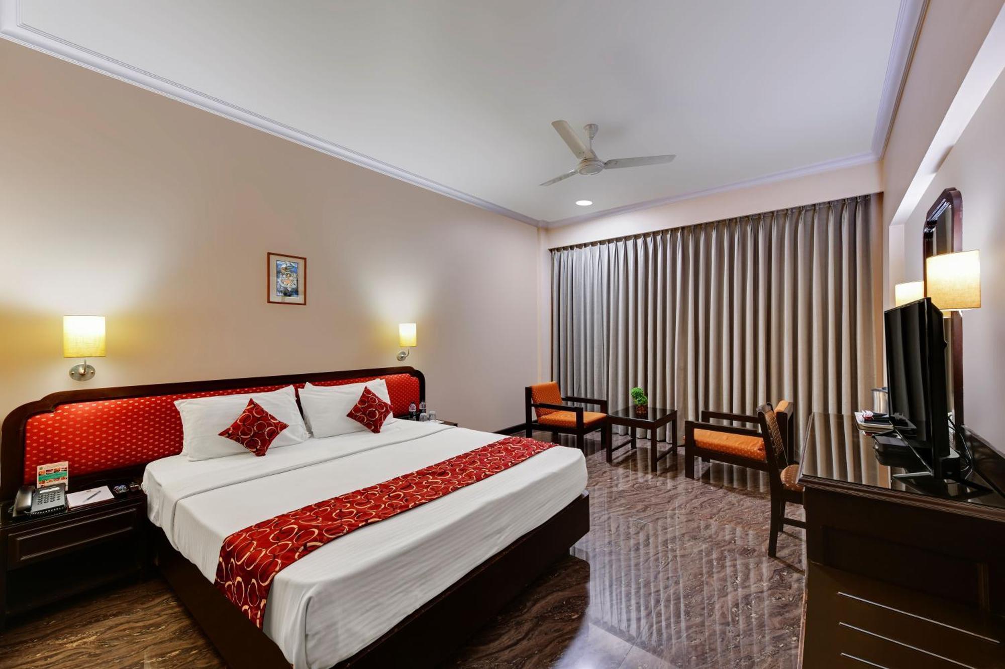 Quality Inn Regency, Nashik Bagian luar foto
