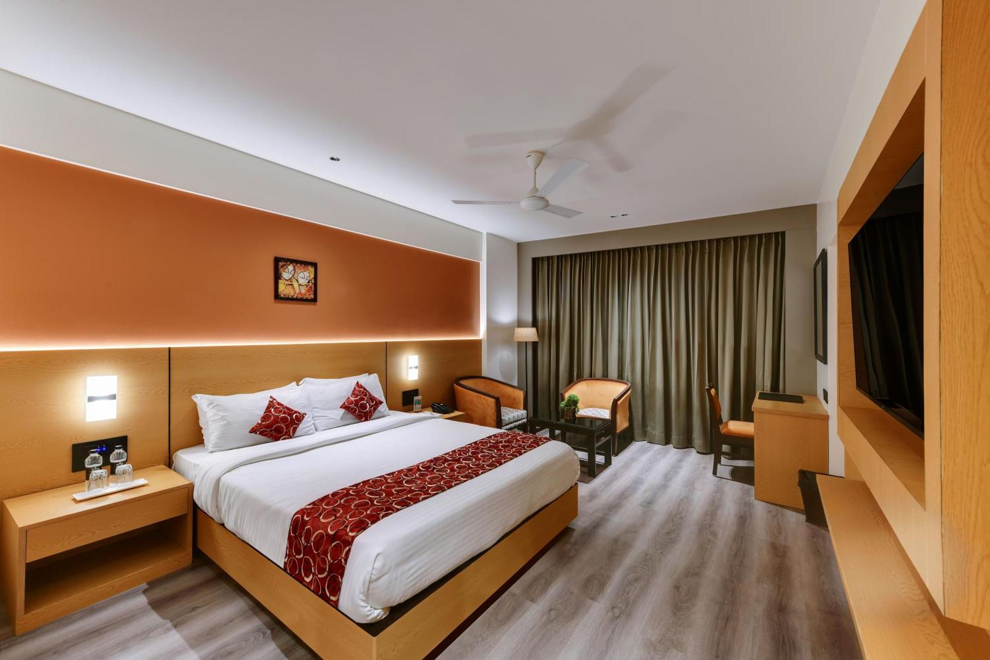 Quality Inn Regency, Nashik Bagian luar foto