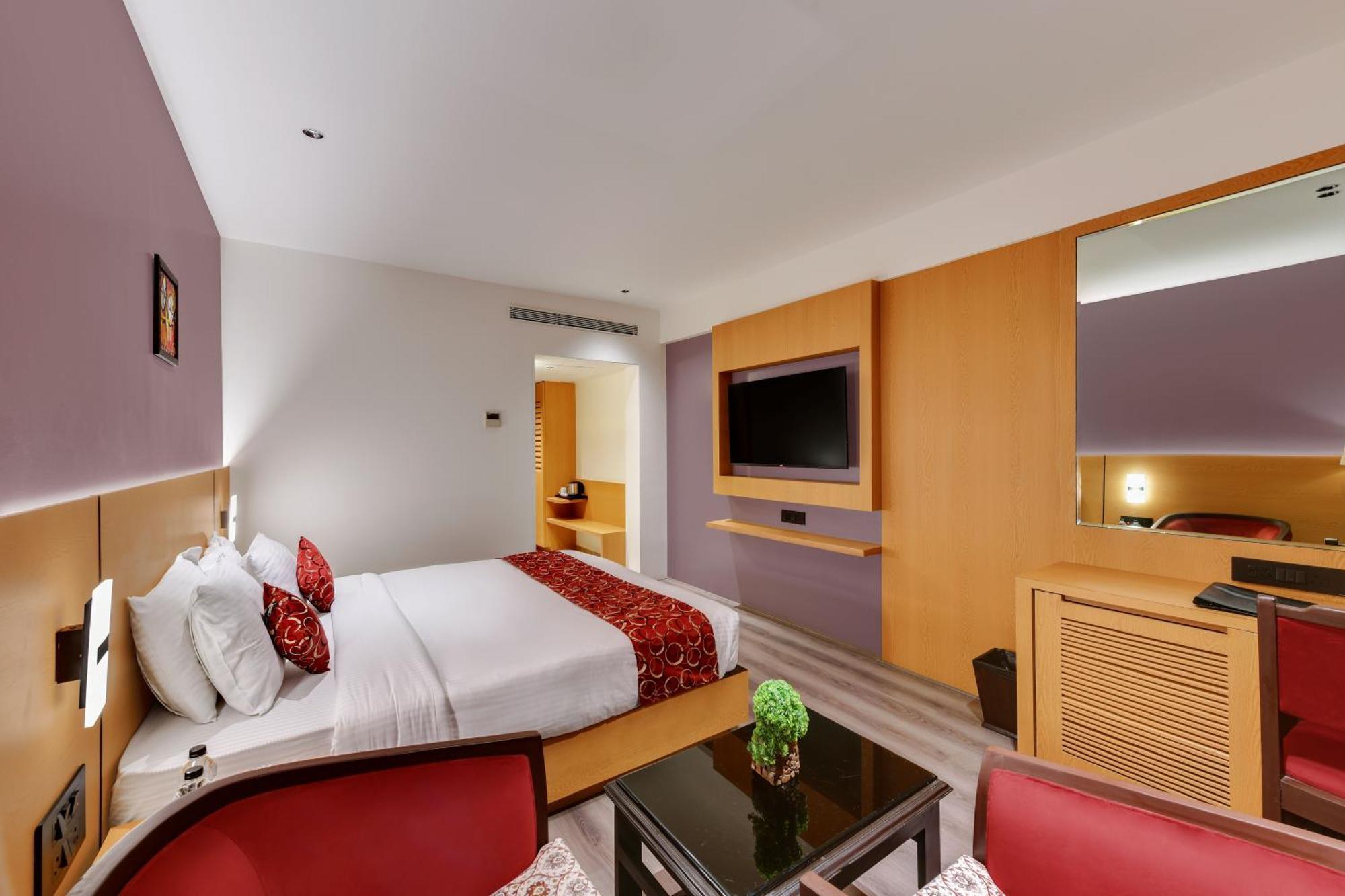 Quality Inn Regency, Nashik Bagian luar foto