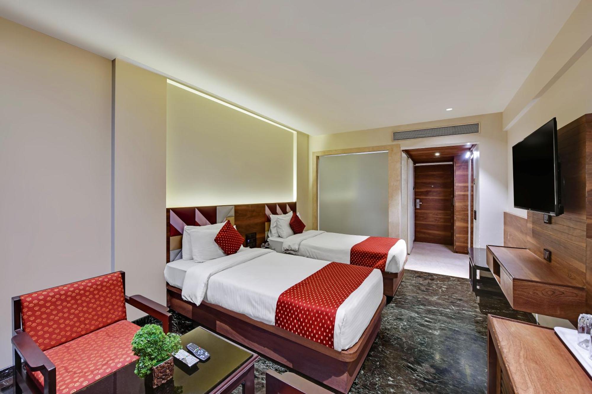 Quality Inn Regency, Nashik Bagian luar foto