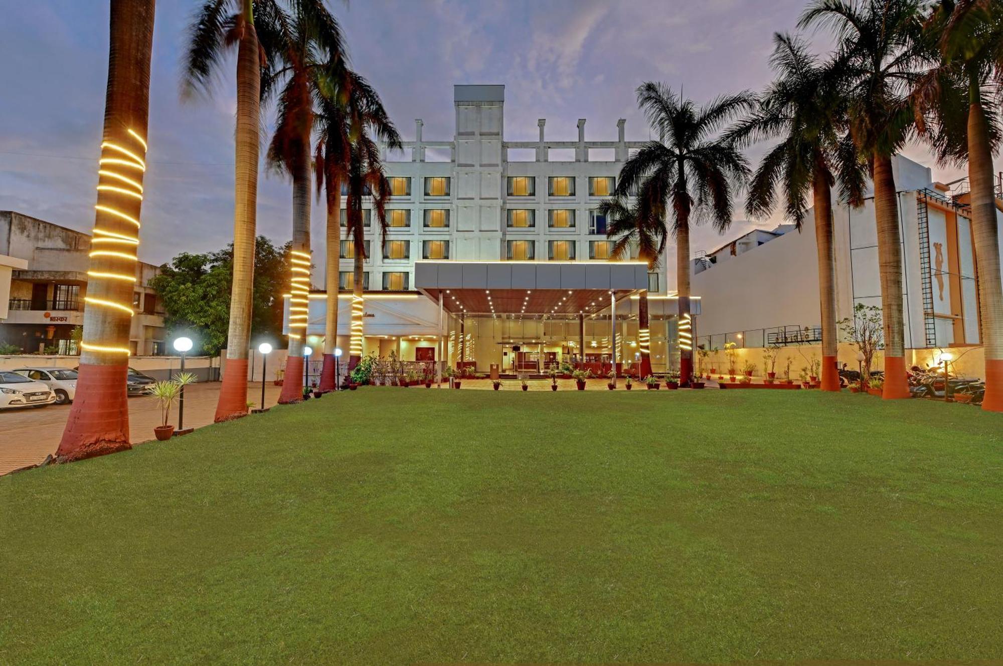 Quality Inn Regency, Nashik Bagian luar foto
