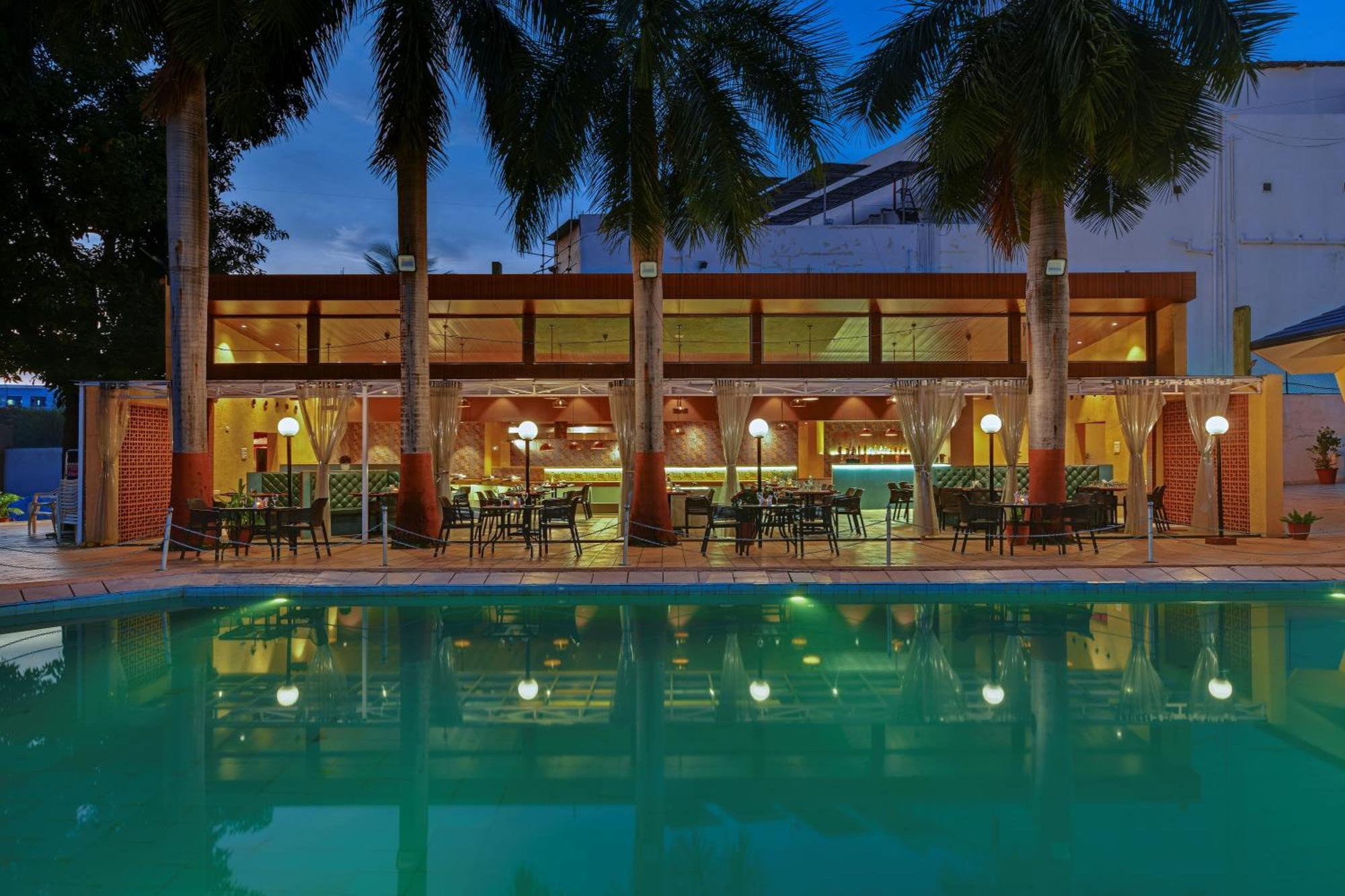 Quality Inn Regency, Nashik Bagian luar foto