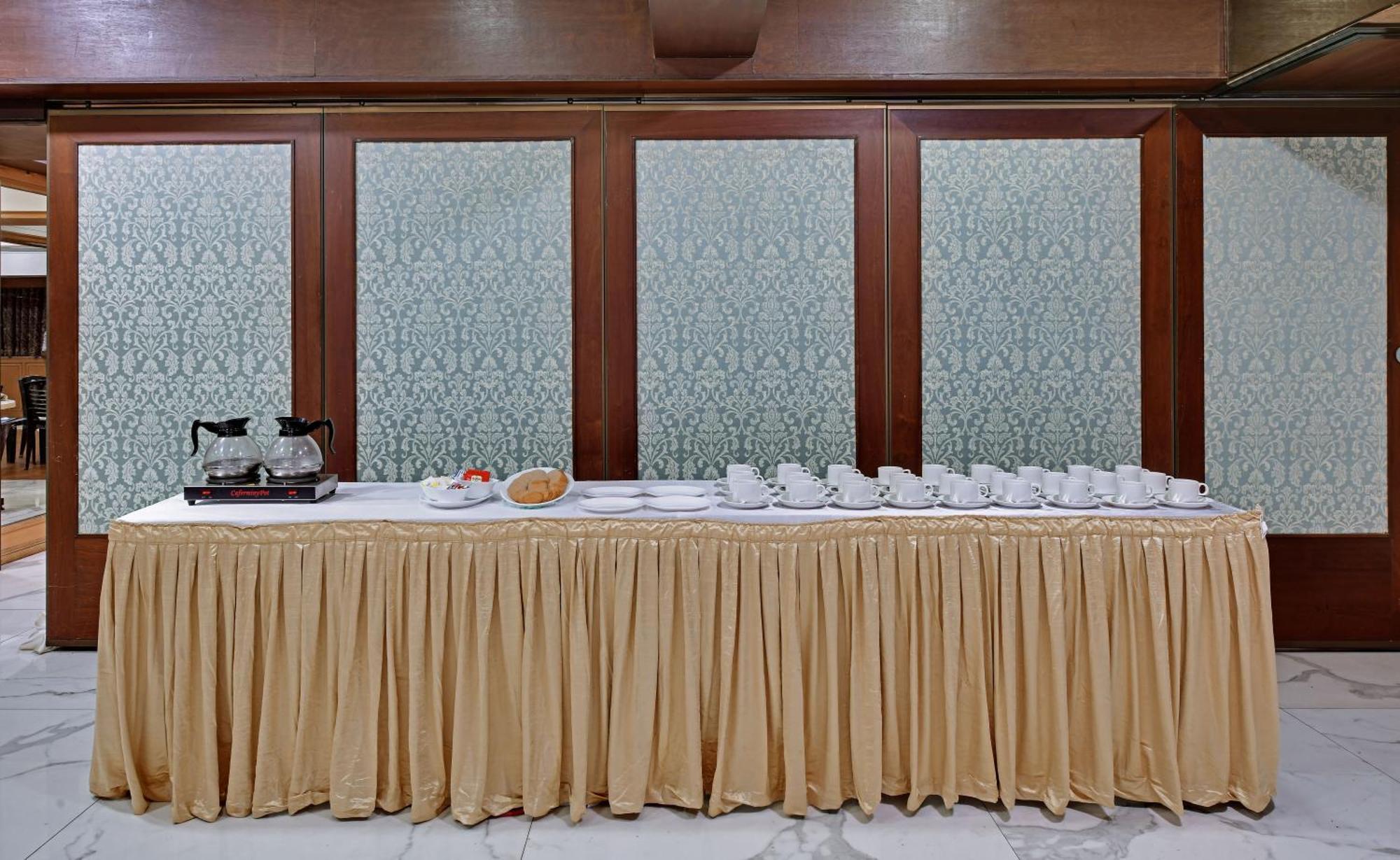 Quality Inn Regency, Nashik Bagian luar foto