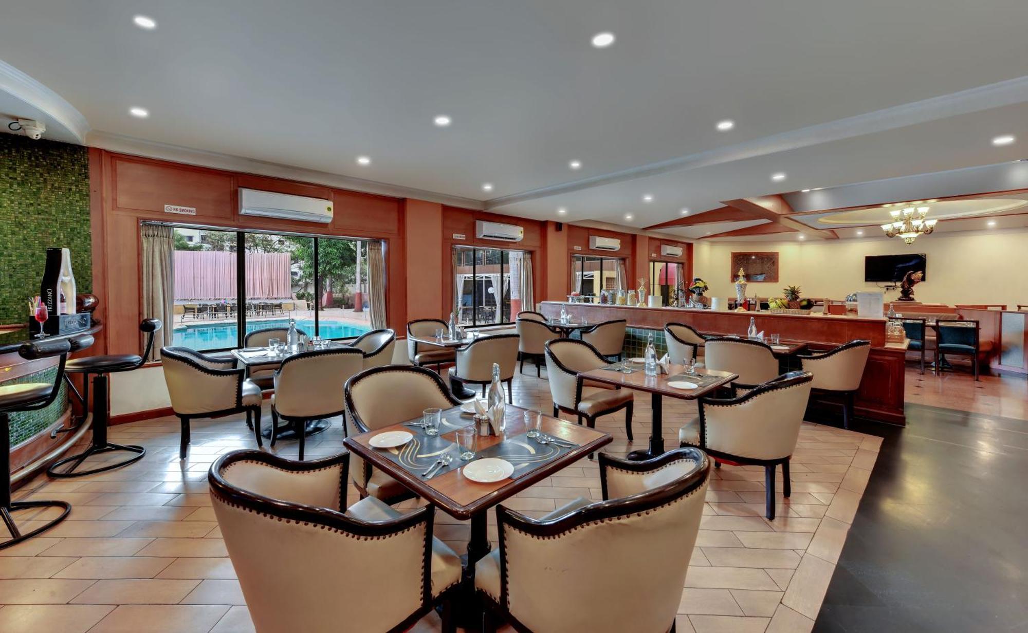 Quality Inn Regency, Nashik Bagian luar foto