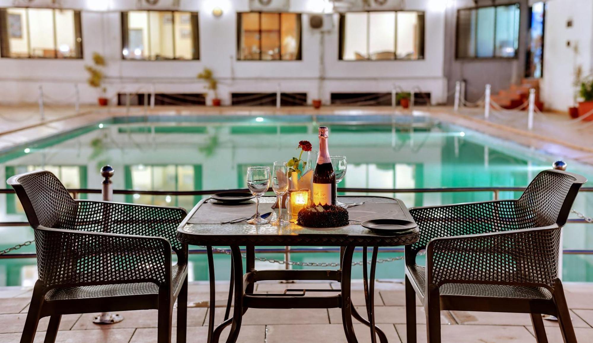 Quality Inn Regency, Nashik Bagian luar foto