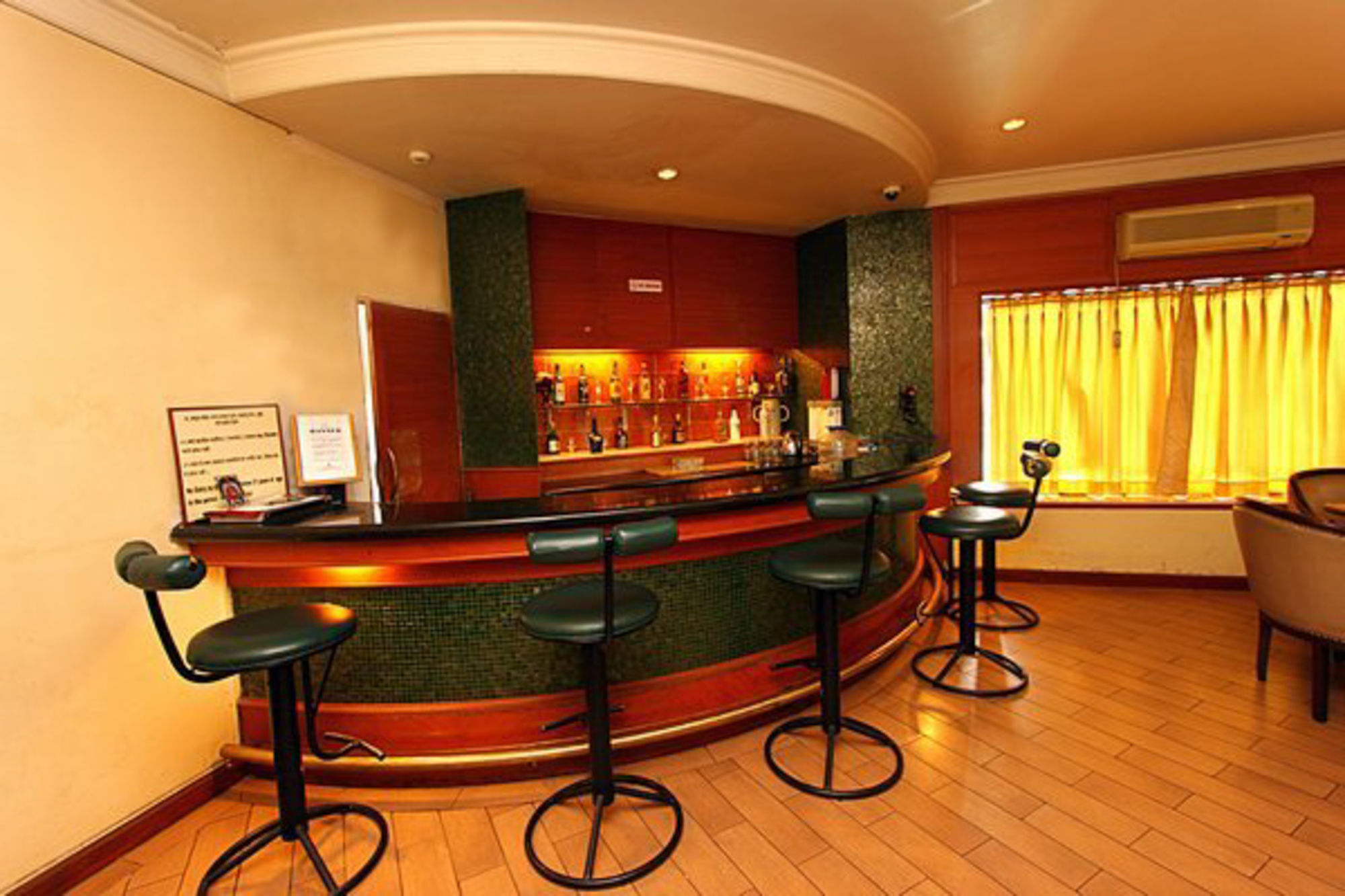 Quality Inn Regency, Nashik Bagian luar foto